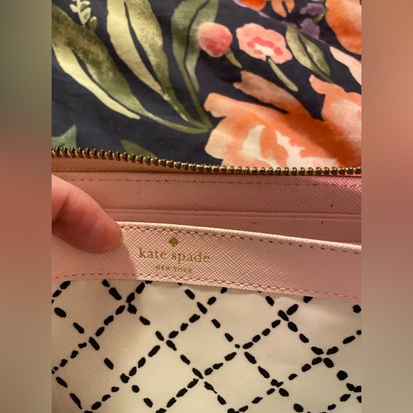Kate Spade wallet. EUC - Picture 3 of 7